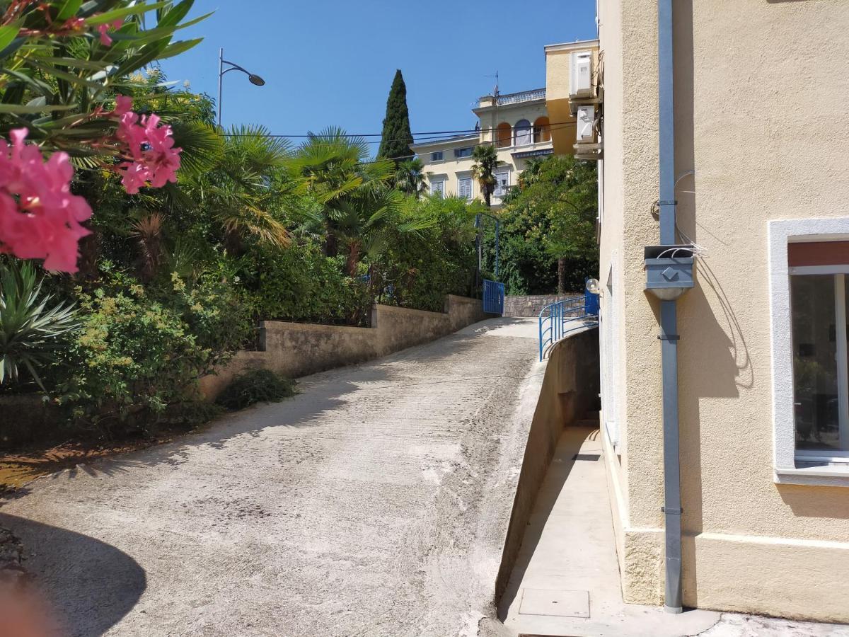 Apartments Ivna Bilek Opatija Bagian luar foto